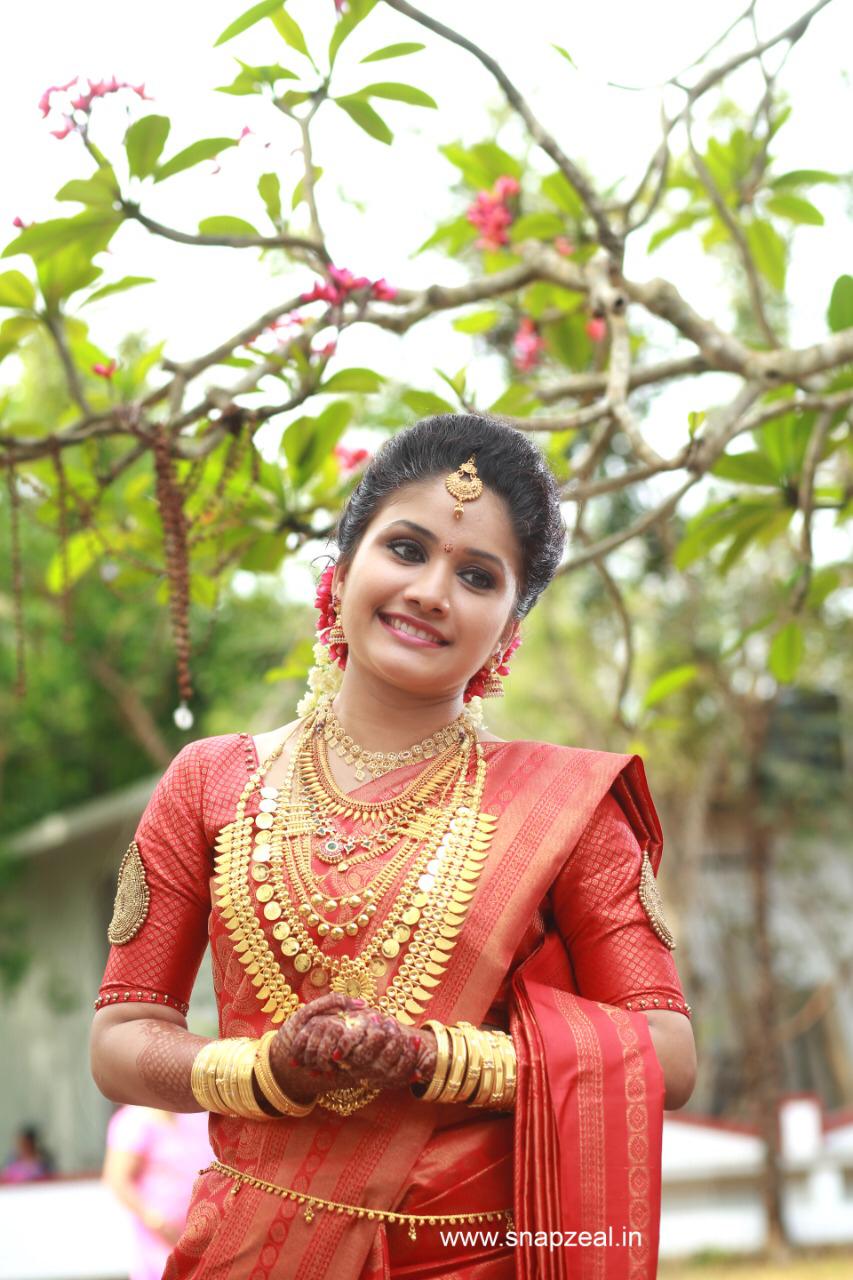 BARSANA BRIDAL STUDIO AND MAKEOVER KOVOOR